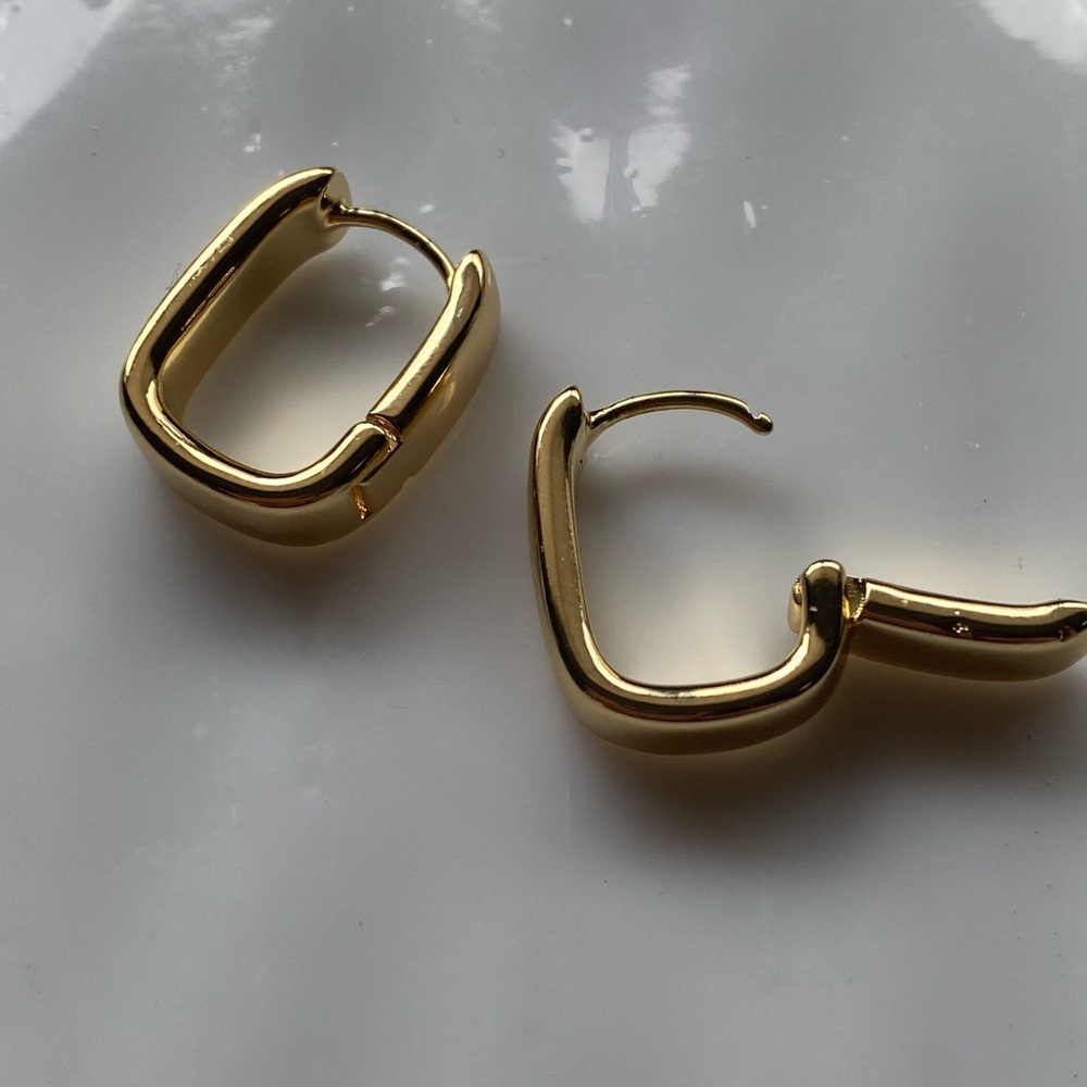 Huggy Hoop Earrings Gold Tone - Picture 3 of 4